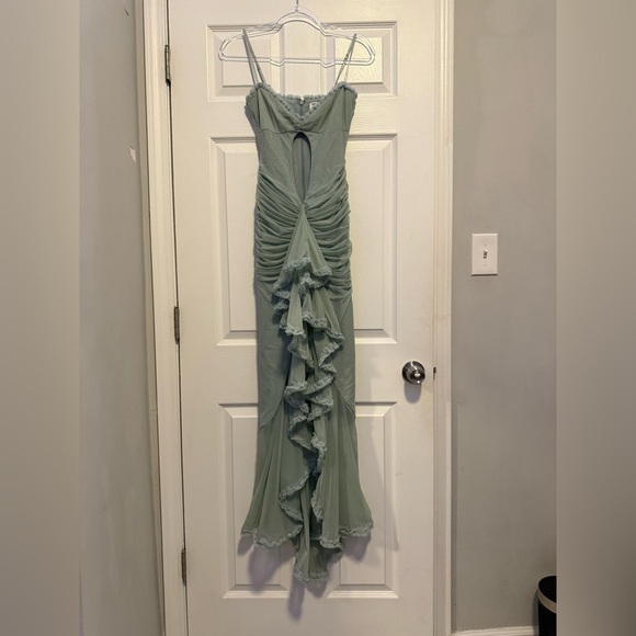 HOUSE OF CB "Gabriella" Pistachio Ruffled Front Gown NWOT - Picture 4 of 7